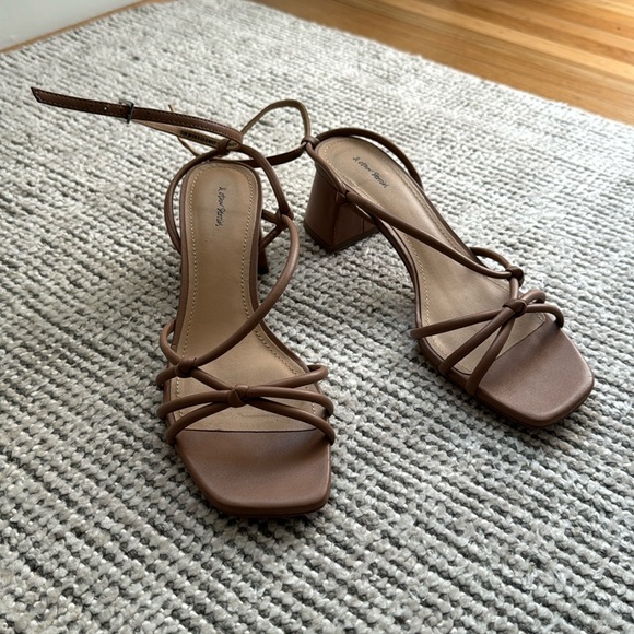 & 0ther Stories Strappy Sandal - size 38/8 - Picture 3 of 4
